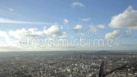 广角建立拍摄巴黎城市和埃菲尔铁塔与淘右介绍白天视频的预览图