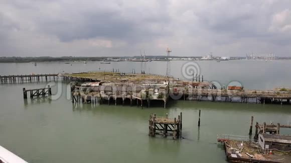 南安普敦码头的景色视频的预览图