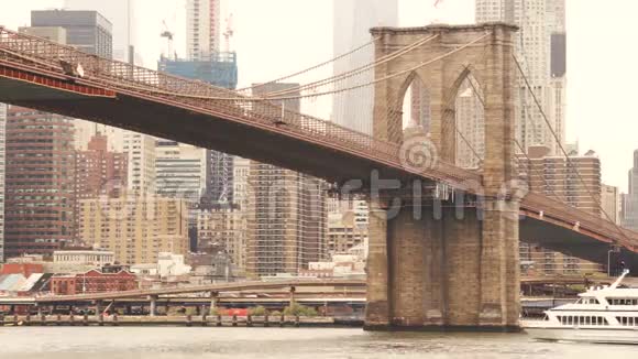 纽约市布鲁克林大桥东河曼哈顿天际线视频的预览图