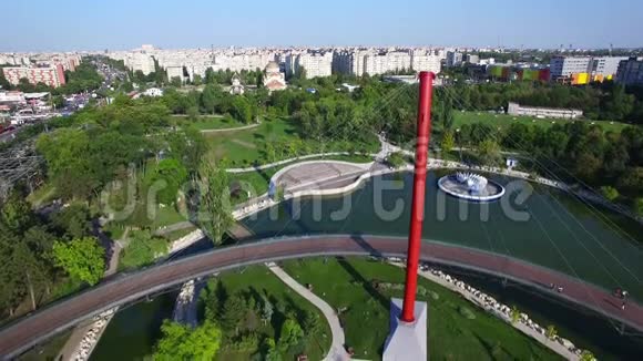 罗马尼亚登陆布加勒斯特Moghioros公园的鸟瞰图视频的预览图