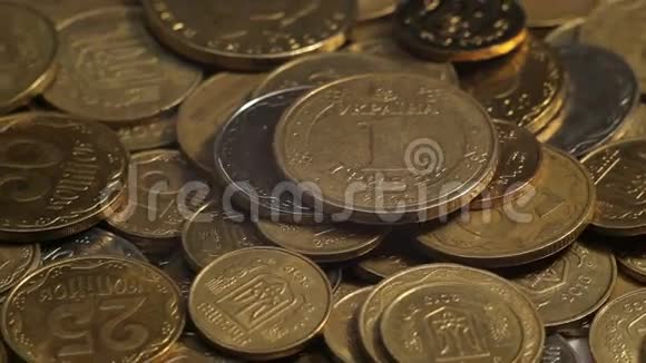钱在桌子上旋转硬币格里夫尼亚视频的预览图