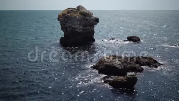 保加利亚石海岸黑海靠近Tyulenovo村视频的预览图