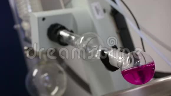 旋转瓶容器试管液体有机化学实验室科学视频的预览图