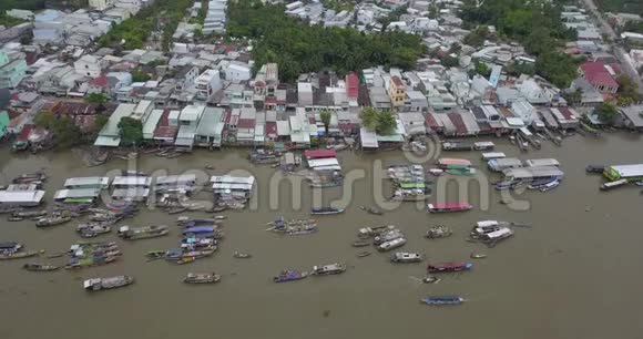 越南灿陀彩铃浮动市场全景交通图视频的预览图