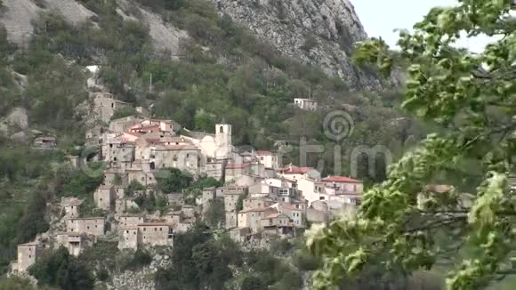 意大利莫利塞省伊塞尼亚的卡斯特尔诺沃小镇视频的预览图