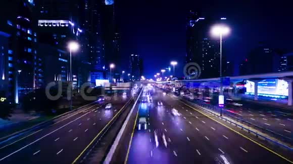 迪拜SheikhZayed高速公路夜间交通滞后视频的预览图