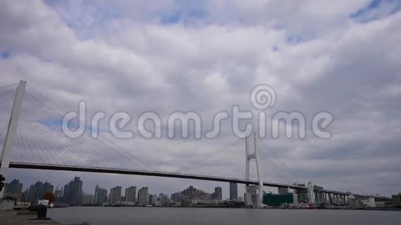 飞云江上航运上海跨海大桥的时间流逝视频的预览图
