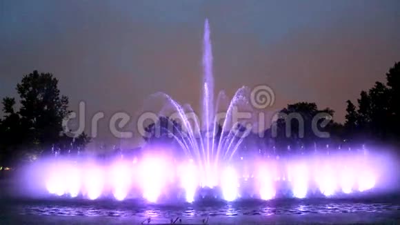 光明的喷泉视频的预览图