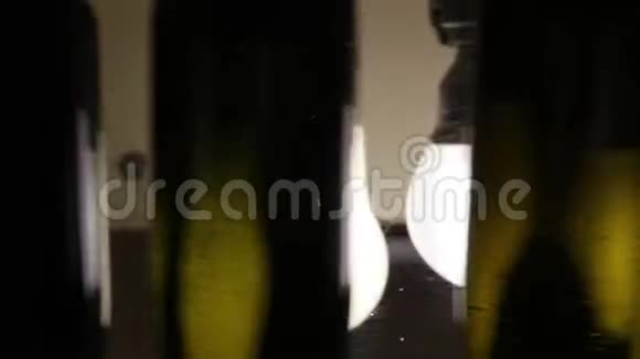 香槟装瓶生产线视频的预览图