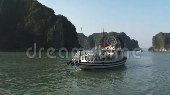 越南哈龙湾渔船视频的预览图