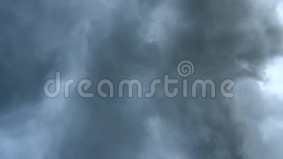 暴风雨中天空中的乌云视频的预览图