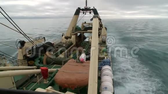 拖网渔船从主甲板的视野视频的预览图