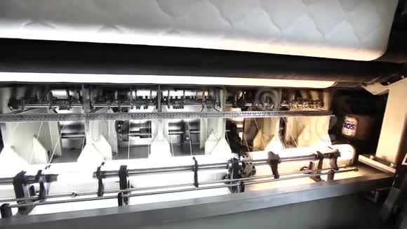 纺织厂纺织业整经机棉线布料制造缝纫机纺织视频的预览图