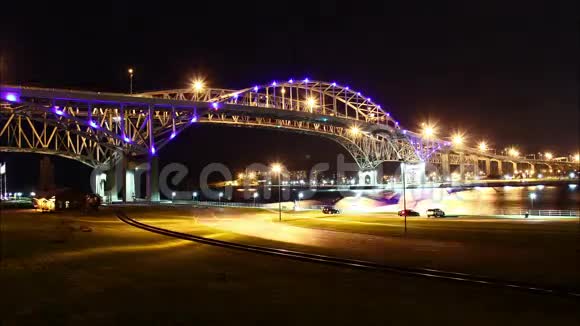 蓝水桥夜时光流逝视频的预览图