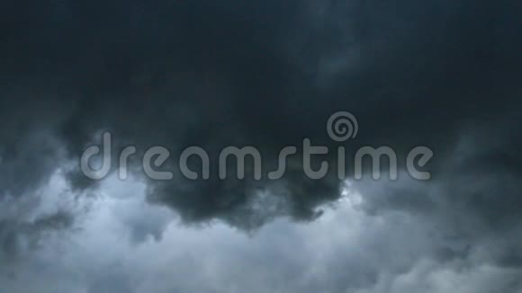 暴风雨中天空中的乌云视频的预览图