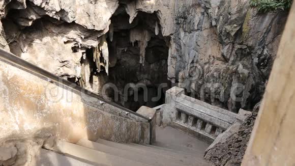 在Petchaburi洞穴的高銮洞庙视频的预览图