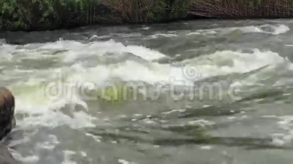 强大而迅速的山河录像视频的预览图