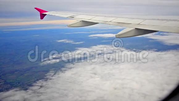 飞机飞越欧洲上空视频的预览图