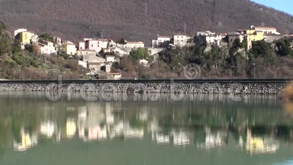 意大利南部卡斯特尔湖圣文森佐小镇视频的预览图