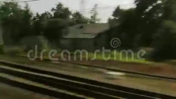 火车站的高速列车视频的预览图