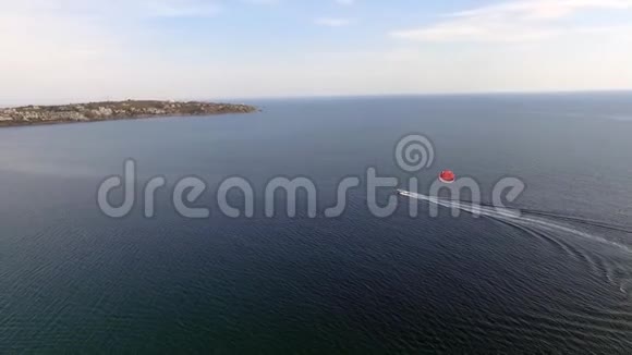 夏日的风在黑海的保加利亚索佐波尔沙滩前寄生视频的预览图