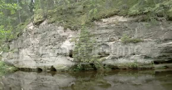 FS700奥德赛7Q4K湖附近的山岩旅游景点视频的预览图