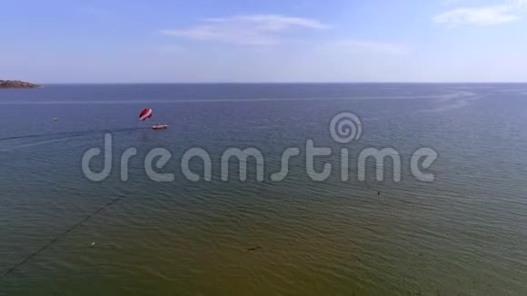 夏日的风在黑海的保加利亚索佐波尔沙滩前寄生视频的预览图