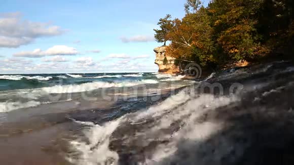 密歇根国家湖滨教堂岩石视频的预览图