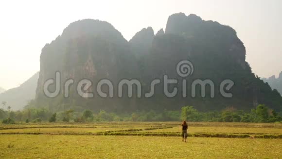 背包天堂越南与石灰石山老挝视频的预览图