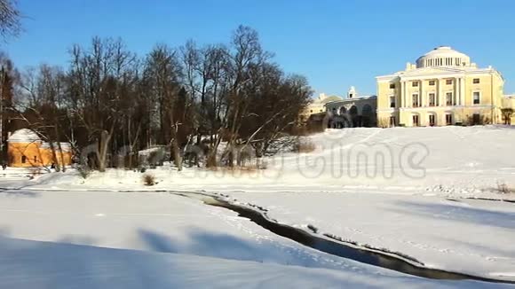 巴甫洛夫斯克山上的宫殿全景视频的预览图