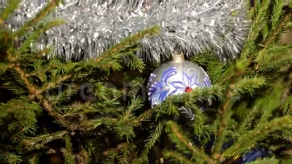 装饰华丽的圣诞树视频的预览图