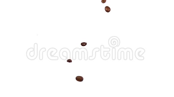 咖啡豆落在白色背景上视频的预览图