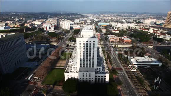 4K超高清洛杉矶市政厅附近建筑物的延时视图视频的预览图