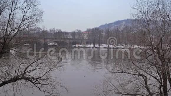 布拉格河堤视频的预览图