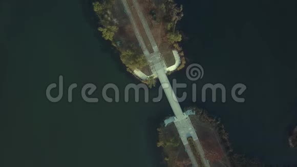 基辛诺夫回声公园湖上空的空中镜头视频的预览图