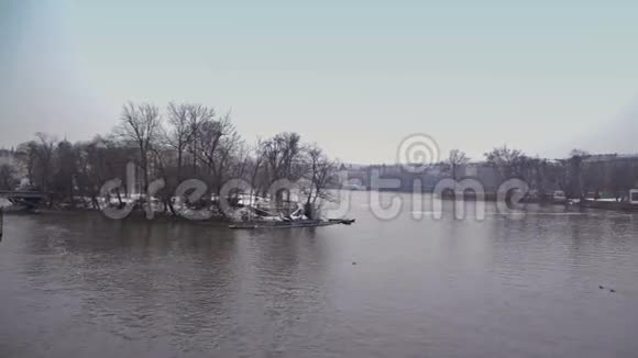布拉格河堤视频的预览图