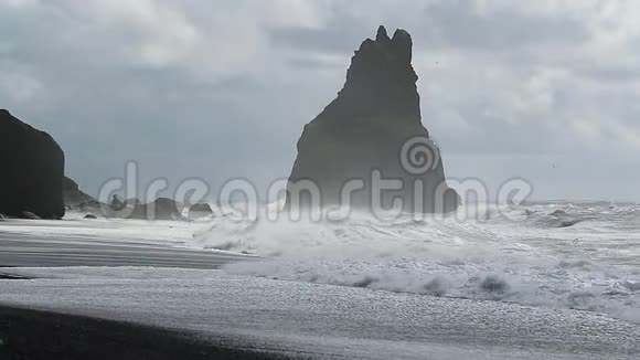 史诗般的冰岛海岸线视频的预览图