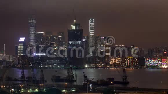 香港时间及海港内的水运交通视频的预览图