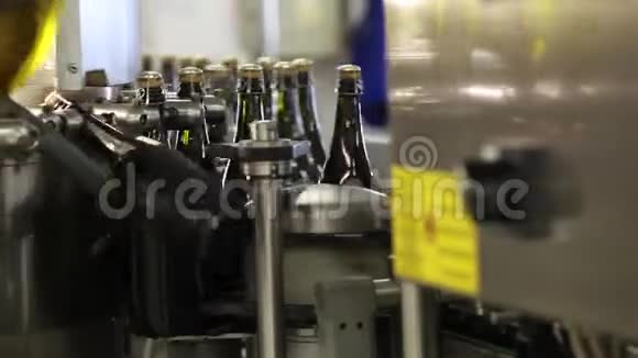 香槟装瓶生产线视频的预览图