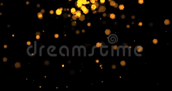 圣诞金光闪闪的粒子在黑色的背景上从上面绕来绕去节日祝贺祝福晚会快乐视频的预览图