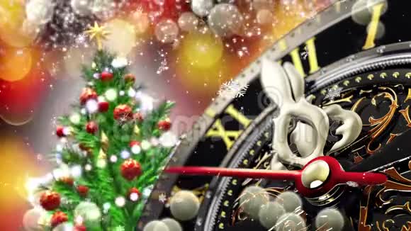 新年在午夜有星星雪花和假日灯的旧钟4K视频的预览图