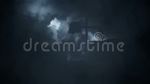 耶稣在暴风雨中走向十字架视频的预览图