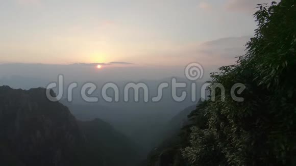 中国江西省上饶市三青山国家公园视频的预览图