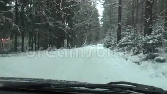 冬季驾驶冬季道路视频的预览图