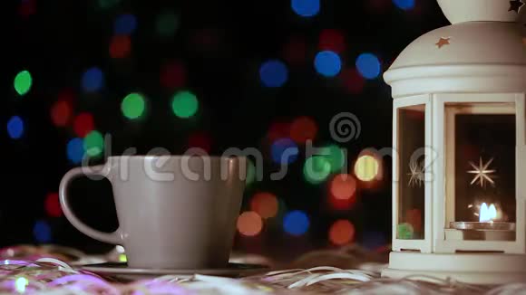 新年圣诞节一杯咖啡的蒸汽视频的预览图