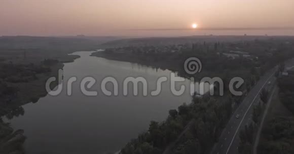 从无人机的角度看顿涅茨克市视频的预览图