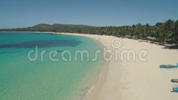 海滩和大海的海景风车菲律宾吕宋视频的预览图