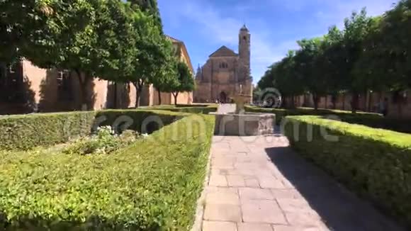 西班牙乌比达美丽的萨尔瓦多教堂视频的预览图