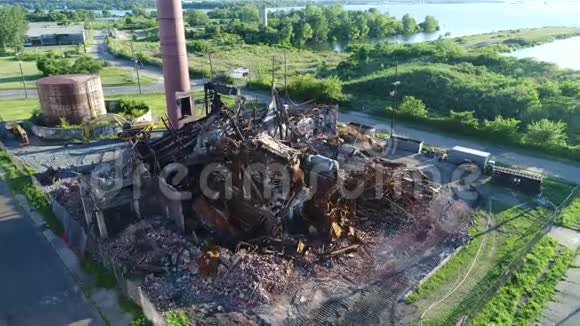 鸟瞰建筑厂房拆除视频的预览图