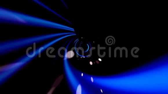 黑暗空间中的抽象旋流隧道宇宙中的飞行模拟计算机生成的背景三维渲染视频的预览图